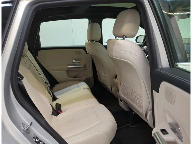 Mercedes-Benz B-KLASSE 180D Autmaat Business Solution Plus / Luxury / Panoramadak / Trekhaak / Xenon / airco-ecc./ Leder / Apk 06-2026