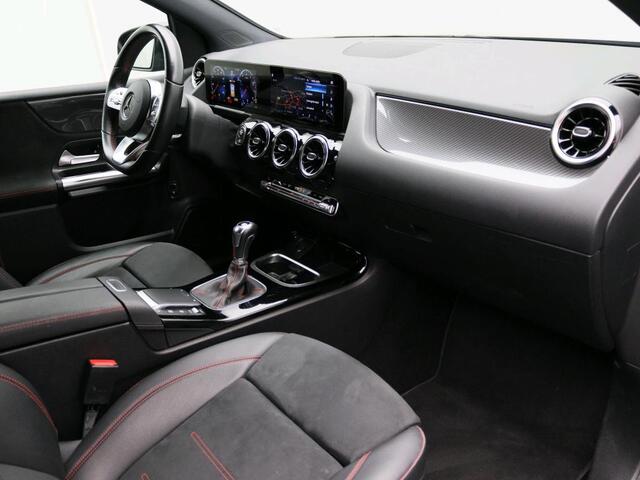 Mercedes-Benz B-KLASSE 160 AMG Handgeschakeld AMG Line | Night Pakket | Spiegel Pakket | Easy-Pack Achterklep | Achteruitrijcamera. Inclusief 24 maanden Mercedes-Benz Certified garantie voor Europa.