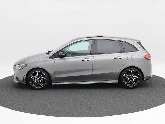 Mercedes-Benz B-KLASSE 180 AMG Line 136 Pk Automaat | Panorama Dak | Camera | Adaptive Cruise | Privacy Glass | LED | Navigatiesysteem | 19 Inch | 32.920 Km