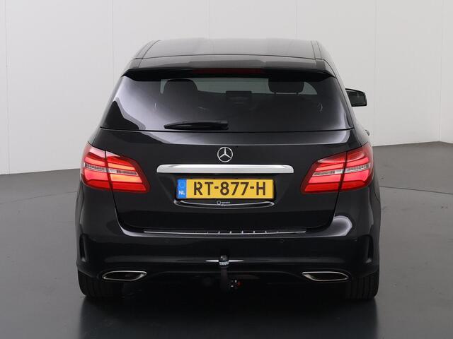 Mercedes-Benz B-KLASSE 180 | AMG | Night | Trekhaak | Sfeerverlichting | 18" lichtmetalen velgen |