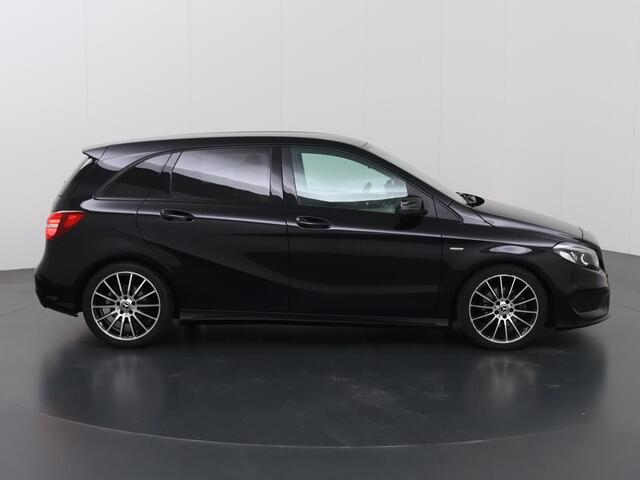 Mercedes-Benz B-KLASSE 180 | AMG | Night | Trekhaak | Sfeerverlichting | 18" lichtmetalen velgen |