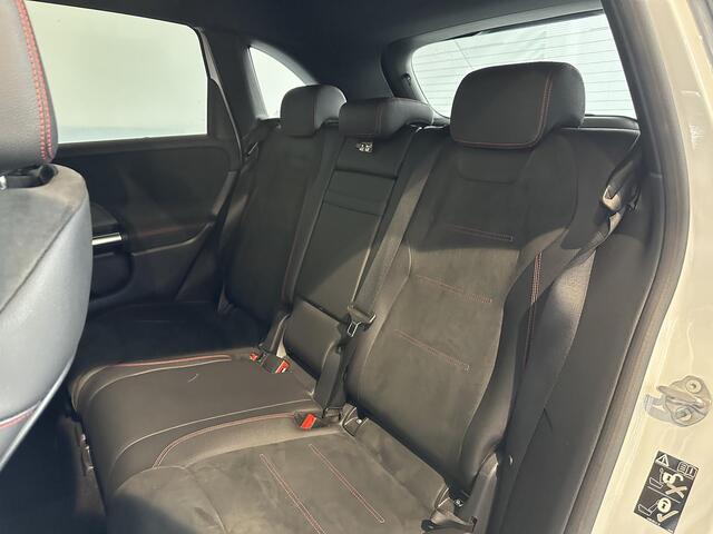 Mercedes-Benz B-KLASSE 180 Business Solution AMG | NAVIGATIE | PANORAMADAK | PARKEERSENSOREN RONDOM | ACHTERUITRIJCAMERA | STOELVERWARMING | STOELGEHEUGEN