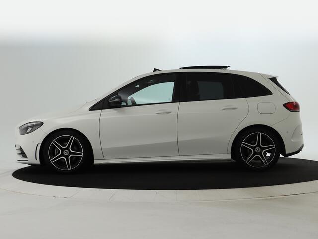 Mercedes-Benz B-KLASSE 180 Business Solution AMG | Panoramadak | Achteruitrijcamera | Nightpakket | Apple Carplay | Inclusief 24 maanden MB Certified garantie voor Europa.