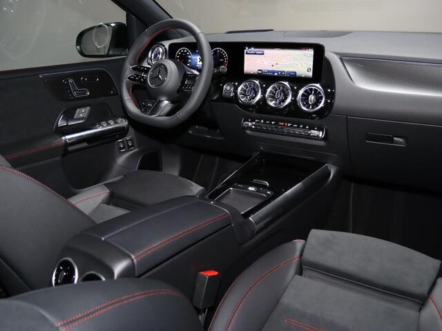 Mercedes-Benz B-KLASSE 250e Business Solution AMG | Panoramaschuifdak | Premium plus pakket | Winter pakket | Trekhaak | Head-up display |