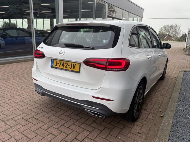 Mercedes-Benz B-KLASSE 180 Business Solution Luxury Automaat LEDER/CAMERA/DODEHOEK/CARPLAY/SFEER/PDC