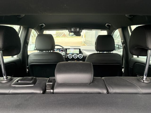 Mercedes-Benz B-KLASSE 180 Business Solution Luxury Automaat LEDER/CAMERA/DODEHOEK/CARPLAY/SFEER/PDC