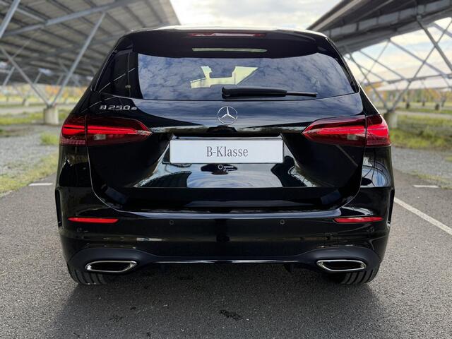 Mercedes-Benz B-KLASSE 250e Business Solution AMG | Night | Panoramaschuifdak | Premium plus pakket | Winter pakket | Trekhaak | Head-up display |