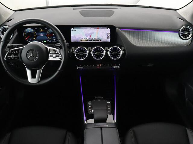 Mercedes-Benz B-KLASSE 250e Urban Night | Adaptive cruise | Stoelverwarming | Camera | Carplay | Sfeerverlichting | Half leder | Full LED | Widescreen | Park Assist | Navigatie | PHEV | Plug In