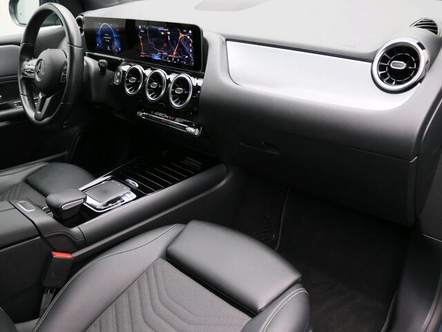 Mercedes-Benz B-KLASSE 180 Advantage Trekhaak | Ledkoplampen | Achteruitrijcamera | Easy-Pack Achterklep | Licht- en zicht pakket. Inclusief 24 maanden MB Certified garantie voor Europa.