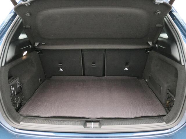 Mercedes-Benz B-KLASSE 180 Advantage Trekhaak | Ledkoplampen | Achteruitrijcamera | Easy-Pack Achterklep | Licht- en zicht pakket. Inclusief 24 maanden MB Certified garantie voor Europa.