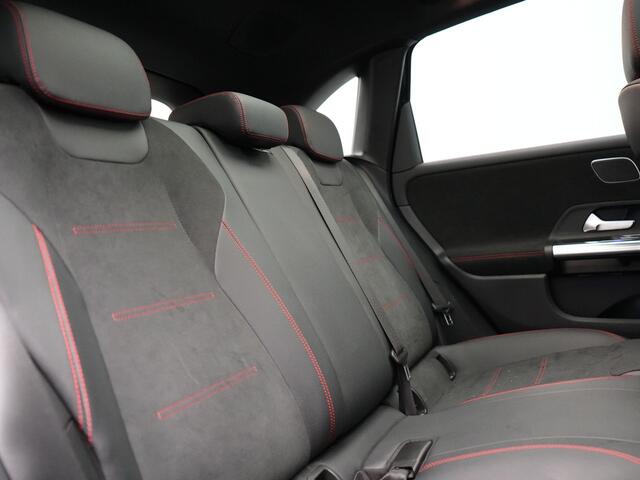 Mercedes-Benz B-KLASSE 250 e Business Solution AMG Limited Plug In Hybrid 218pk PHEV | Panodak | Camera | Night Pakket | Alcantara Sportstoelen Verwarmd | Apple Carplay | Widescreen Cockpit | Navigatie | Lane Assist | Virtual | DAB |