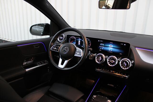 Mercedes-Benz B-KLASSE 200 Premium | Incl. 12 maanden garantie | Adaptieve cruise control | Climate control | Parkeercamera | Navigatie | Stoelverwarming | Trekhaak uitklapbaar | Elektrische kofferbakklep |