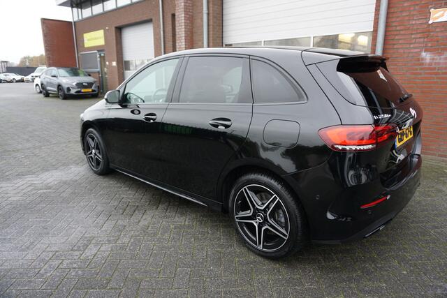 Mercedes-Benz B-KLASSE 250E PREMIUM PLUS AMG VOLLEDIG DEALER ONDERHOUDEN CAMERA FULL LED LEDER-ALCANTARA STOELVERWARMING NAVI ANDROID-APPLECARPLAY 18INCH PDC V+A BLUETOOTH ENZ...