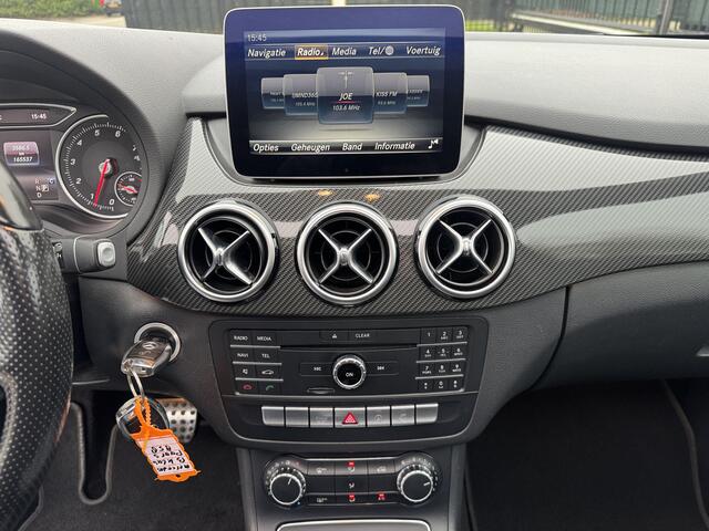 Mercedes-Benz B-KLASSE 180 Ambition AMG Panorama/Alcantara/Navi/PDC