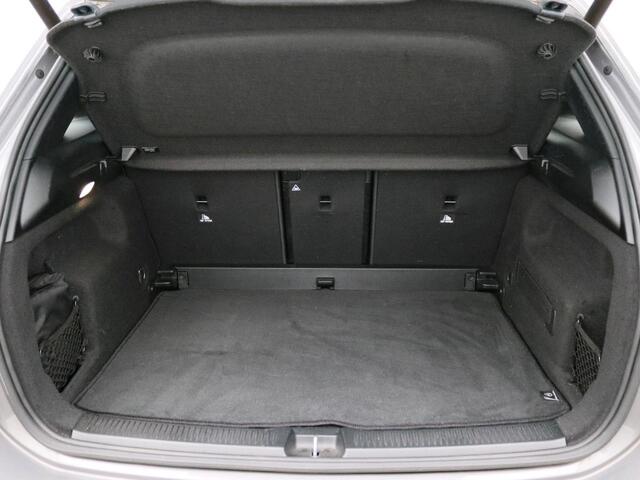 Mercedes-Benz B-KLASSE 180 Business Solution AMG Trekhaak | AMG | Night Pakket | Panorama Schuif-Kanteldak | Sfeerverlichting | Memory Voorstoelen. Inclusief 24 maanden Mercedes-Benz Certified garantie voor Europa.