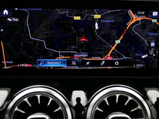 Mercedes-Benz B-KLASSE 180 Business Solution AMG Trekhaak | AMG | Night Pakket | Panorama Schuif-Kanteldak | Sfeerverlichting | Memory Voorstoelen. Inclusief 24 maanden Mercedes-Benz Certified garantie voor Europa.