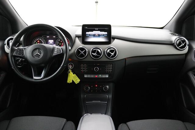 Mercedes-Benz B-KLASSE 180 Lease Edition Plus BOVAG Garantie | Navigatie | Automaat | Trekhaak | PDC