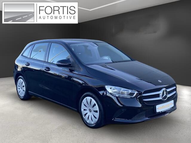 Mercedes-Benz B-KLASSE 250e Business ** APPLE/ANDROID - NAVI - HALF-LEDER - SPOORASS - CRUISE ** 1e EIG - UNFALLFREI ** ** INFORMEER OOK NAAR ONZE AANTREKKELIJKE FINANCIAL-LEASE TARIEVEN **