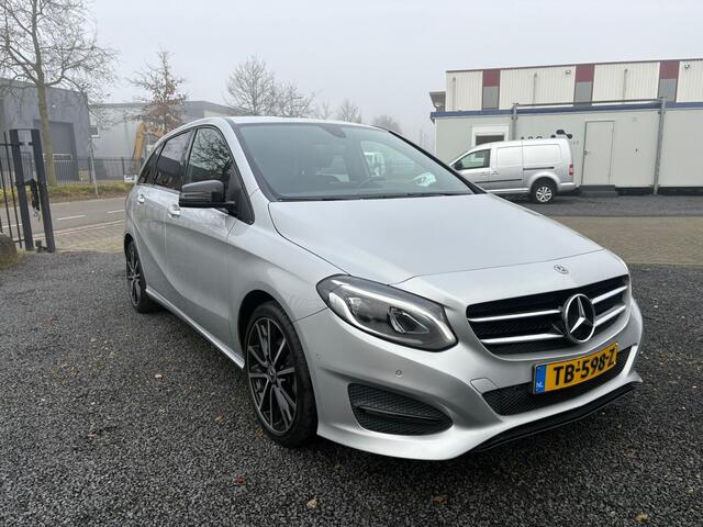 Mercedes-Benz B-KLASSE 180 | Automaat | Urban & Night pakket | Afn. Trekhaak |