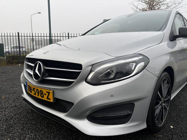Mercedes-Benz B-KLASSE 180 | Automaat | Urban & Night pakket | Afn. Trekhaak |
