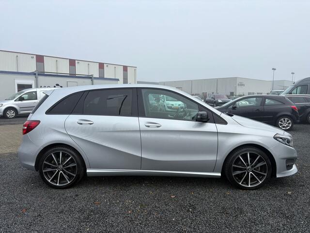 Mercedes-Benz B-KLASSE 180 | Automaat | Urban & Night pakket | Afn. Trekhaak |