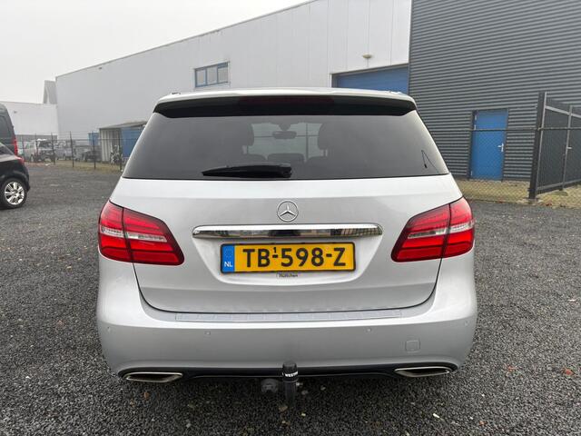 Mercedes-Benz B-KLASSE 180 | Automaat | Urban & Night pakket | Afn. Trekhaak |
