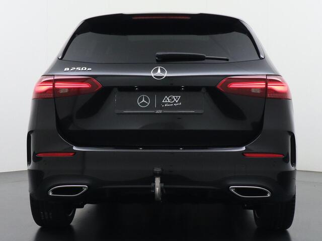 Mercedes-Benz B-KLASSE 250 e Business Solution AMG | Trekhaak Wegklapbaar | Distronic Cruise Control | Panorama - Schuifdak | Memorystoelen | Multibeam Led | Apple Carplay & Android Auto | Head-Up Display | 360° Camera
