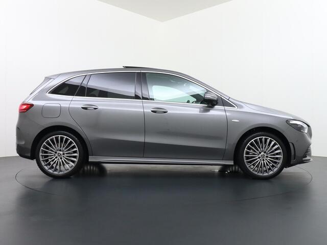 Mercedes-Benz B-KLASSE 250 e Business Solution AMG | Distronic Cruise Control | Panorama - Schuifdak | Trekhaak Wegklapbaar | Multibeam Led | Stoelverwarming Voorin | Apple Carplay & Android Auto | 360° Camera