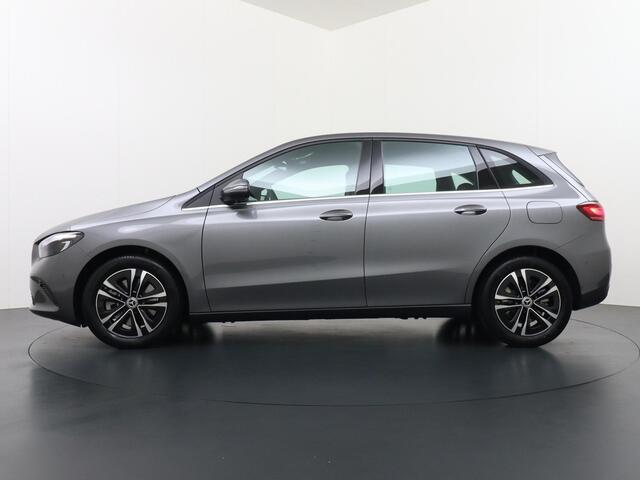 Mercedes-Benz B-KLASSE 250 e Business Solution | Achteruitrijcamera | DAB+ Radio | Distronic Cruise Control | Trekhaak Wegklapbaar | Stoelverwarming Voorin | 17" Lichtmetalen Velgen