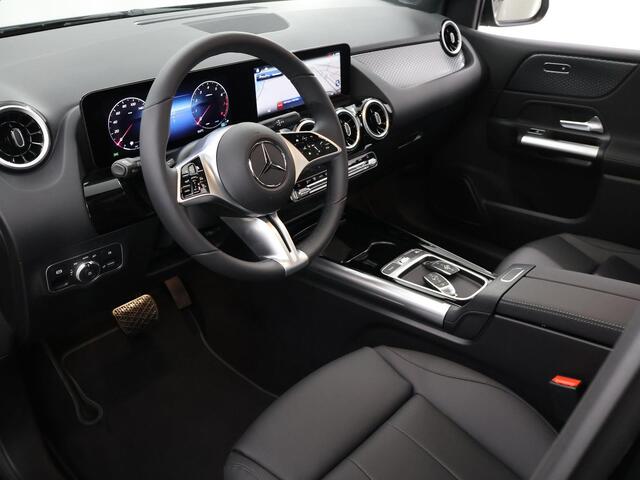 Mercedes-Benz B-KLASSE 180 Business Line | Panoramadak | Stoelverwarming | Hoge Zit | Voorbereiding Adaptieve Cruise | Zwart Leder look |