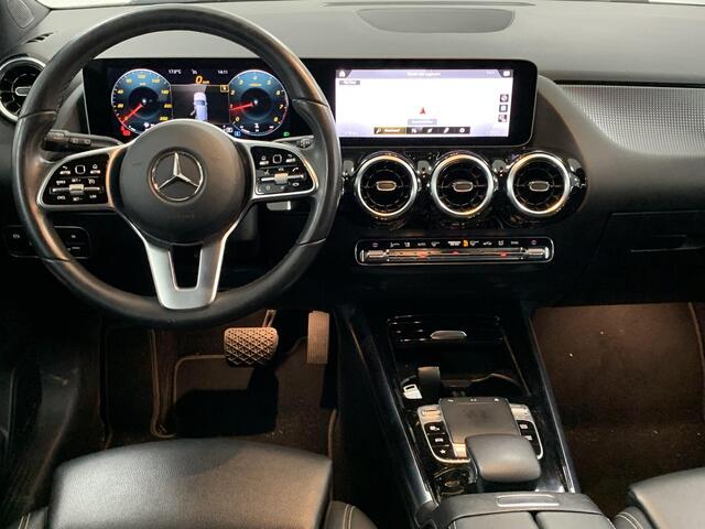 Mercedes-Benz B-KLASSE 180 Premium TREKHAAK | ACHTERUITRIJCAMERA | PARKEERSENSOREN VOOR-EN ACHTER | 18" LICHTMETALEN VELGEN