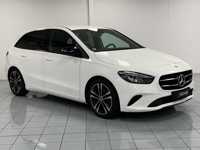 Mercedes-Benz B-KLASSE 180 Premium TREKHAAK | ACHTERUITRIJCAMERA | PARKEERSENSOREN VOOR-EN ACHTER | 18" LICHTMETALEN VELGEN