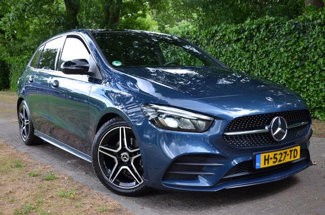 Mercedes-Benz B-KLASSE 180 Business Solution AMG Automaat/Led/Navi/Pdc/Ecc/Panoramadak/Achteruitrijcamera/Stoelverwarming/Cr-Controle/Privacy-Glas/18-Inch Lmv/Trekhaak-Afnb