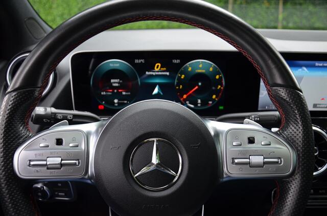 Mercedes-Benz B-KLASSE 180 Business Solution AMG Automaat/Led/Navi/Pdc/Ecc/Panoramadak/Achteruitrijcamera/Stoelverwarming/Cr-Controle/Privacy-Glas/18-Inch Lmv/Trekhaak-Afnb