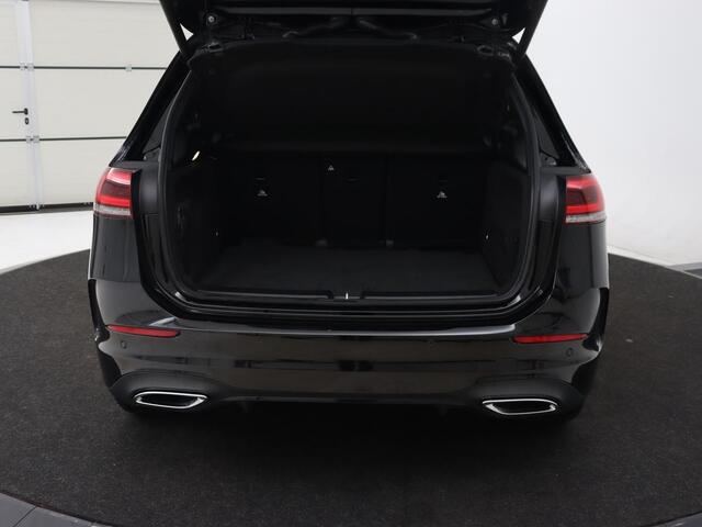 Mercedes-Benz B-KLASSE 250e AMG | Trekhaak | Carplay | Stoelverwarming | Leder/Alcantara | Camera | Widescreen | Full LED | Navigatie | Park Assist | Climate control | Cruise control | PHEV | Plug In