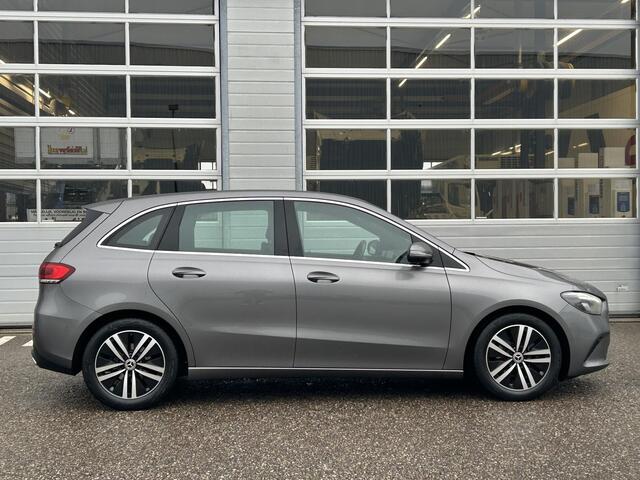 Mercedes-Benz B-KLASSE 180 Business Solution Luxury | Automaat | Trekhaak | Stoelverwarming | Sfeerverlichting