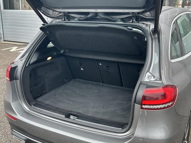 Mercedes-Benz B-KLASSE 180 Business Solution Luxury | Automaat | Trekhaak | Stoelverwarming | Sfeerverlichting