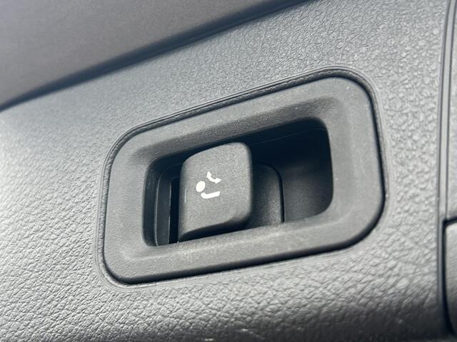 Mercedes-Benz B-KLASSE 180 Business Solution Luxury | Automaat | Trekhaak | Stoelverwarming | Sfeerverlichting