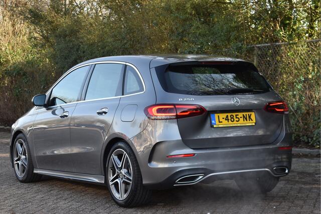 Mercedes-Benz B-KLASSE 250 Premium AMG Line 225 pk | NL-Auto | 1ste eigenaar | Keyless | Camera | Sfeerverlichting | Carplay | Carbon | NAP | historie