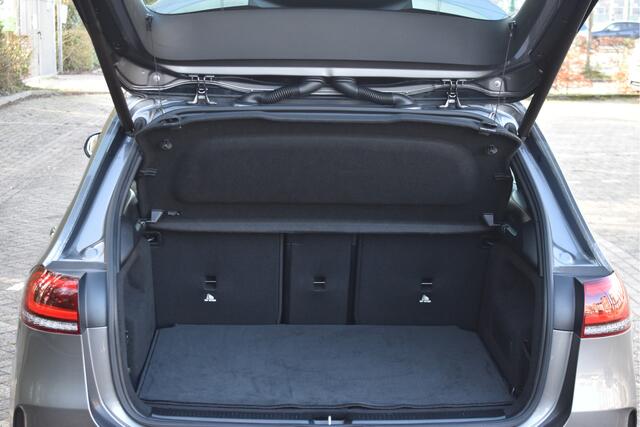 Mercedes-Benz B-KLASSE 250 Premium AMG Line 225 pk | NL-Auto | 1ste eigenaar | Keyless | Camera | Sfeerverlichting | Carplay | Carbon | NAP | historie