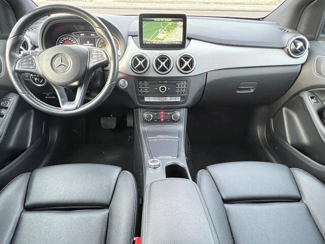 Mercedes-Benz B-KLASSE 180 Automaat Ambition Navigatie Trekhaak Camera Led Koplampen Leder 18 Inch AMG Velgen Parkeersensoren V+A Extra Getint Glas NL Auto
