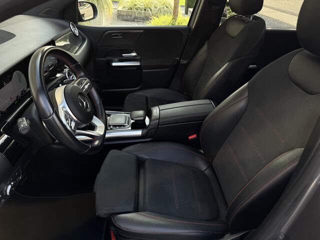 Mercedes-Benz B-KLASSE 180 AMG Panoramadak Widescreen SfeerVerlichting SportLeder Led Camera 18" Trekhaak Pdc