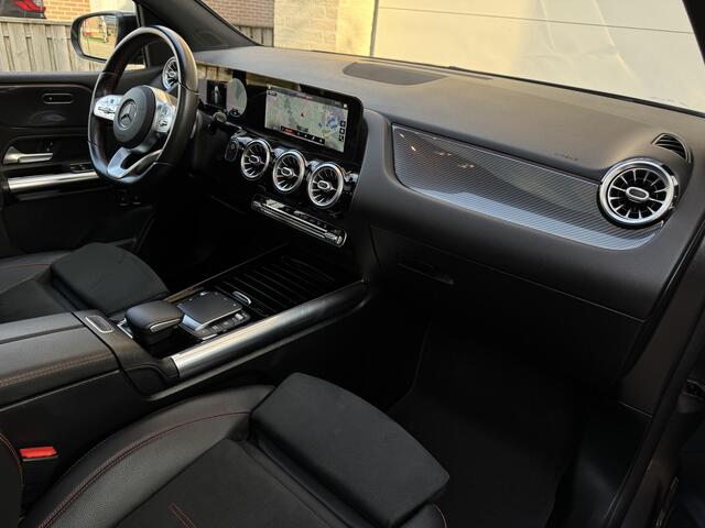 Mercedes-Benz B-KLASSE 180 AMG Panoramadak Widescreen SfeerVerlichting SportLeder Led Camera 18" Trekhaak Pdc