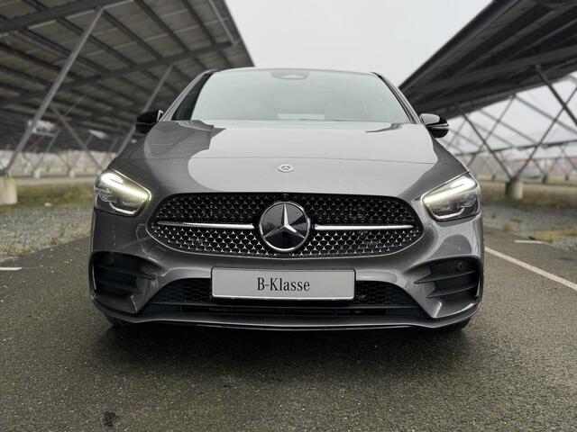 Mercedes-Benz B-KLASSE 250e Business Solution AMG | Night | Panoramaschuifdak | Premium plus pakket | Winter pakket | Trekhaak | Head-up display |