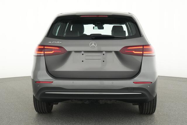 Mercedes-Benz B-KLASSE 250 e Plug-In Hybride Ledkoplampen | Keyless-Go | Achteruitrijcamera | Navigatie | Sfeeverlichting. Inclusief 24 maanden MB Certified garantie voor Europa.