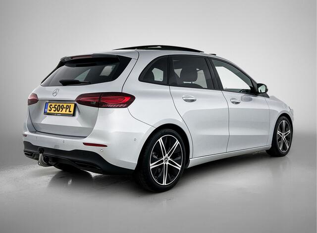 Mercedes-Benz B-KLASSE 180 Luxury Line | Trekhaak | Panoramadak | Achteruitrijcamera | Sfeerverlichting | Inclusief 24 maanden MB Certified garantie voor Europa.