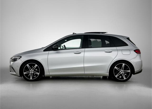 Mercedes-Benz B-KLASSE 180 Luxury Line | Trekhaak | Panoramadak | Achteruitrijcamera | Sfeerverlichting | Inclusief 24 maanden MB Certified garantie voor Europa.