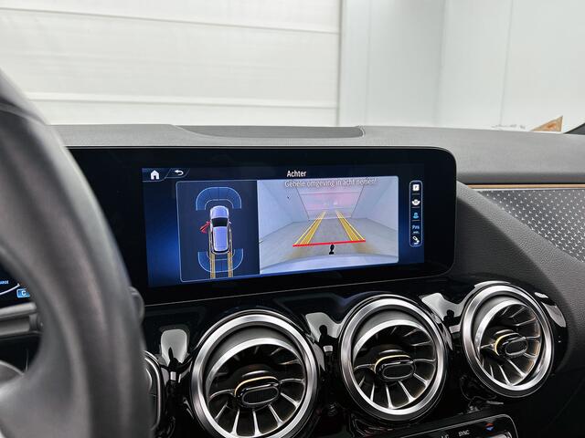 Mercedes-Benz B-KLASSE 180 Luxury Line | Trekhaak | Panoramadak | Achteruitrijcamera | Sfeerverlichting | Inclusief 24 maanden MB Certified garantie voor Europa.