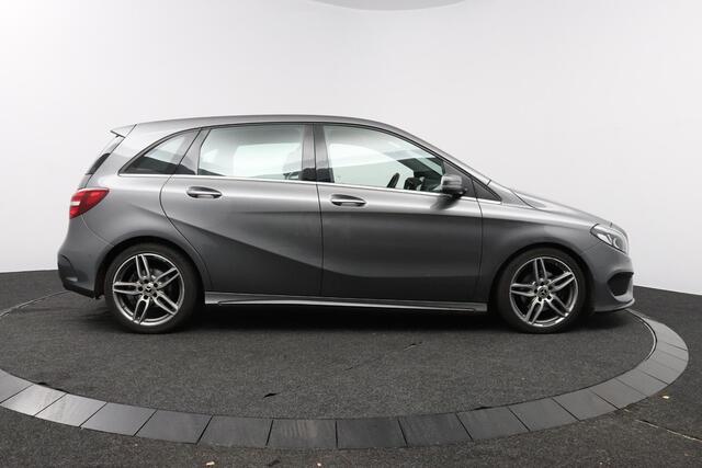 Mercedes-Benz B-KLASSE 180 Business Solution AMG | Trekhaak | Navigatie | Stoelverwarming |