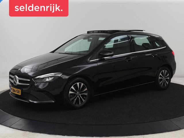 Mercedes-Benz B-KLASSE 180 Business Solution | Panoramadak | Stoelverwarming | Carplay | Camera | Half leder | Navigatie | Park Assist | Keyless | Widescreen | Full LED